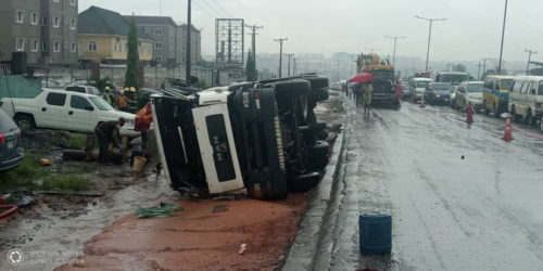 Just In: One body Recovered as Lagosians Scoop Fuel from Tanker Vehicles Collision