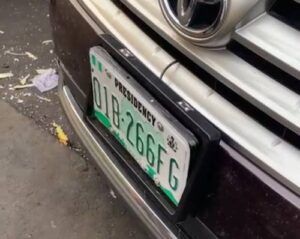 Rotational number plate