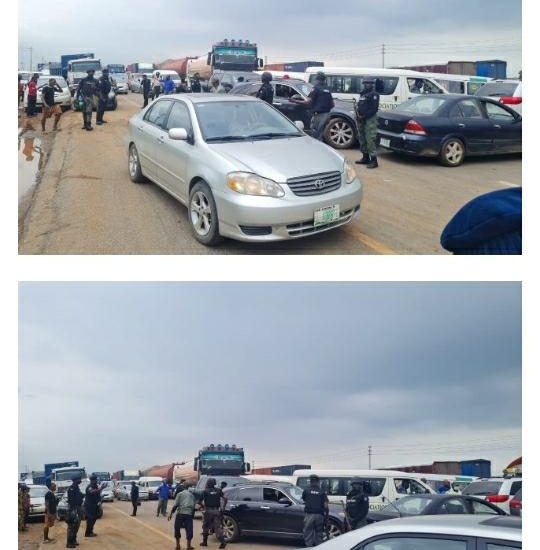 ASUU Strike: Protesting Students block Lagos-Ibadan Expressway