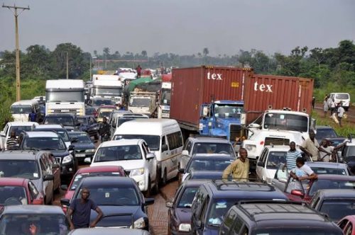 Lagos-Ibadan: Govt alerts motorists over traffic diversion on Kara Bridge
